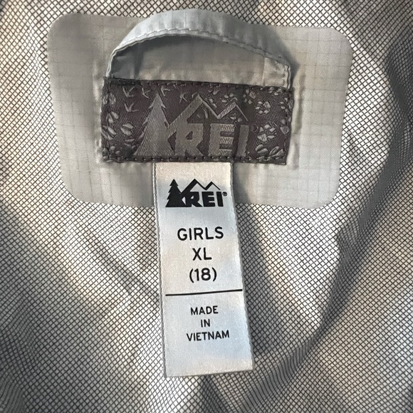 Girls REI raincoat - Picture 3 of 7